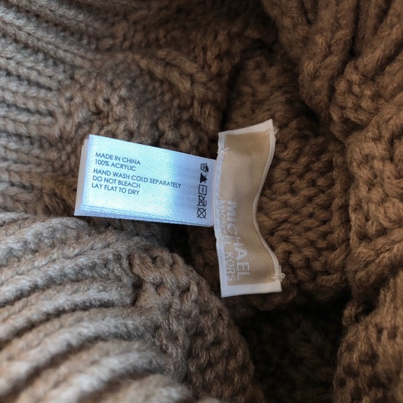 Michael Kors Cable Hat - Picture 5 of 6